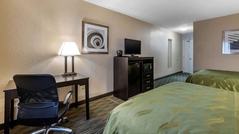 <b>Quality Inn & Suites Room</b>. Images powered by <a href="https://iceportal.shijigroup.com/" title="IcePortal" target="_blank">IcePortal</a>.