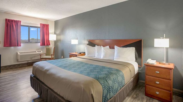 <b>Econo Lodge Cedar Rapids South Room</b>. Images powered by <a href="https://iceportal.shijigroup.com/" title="IcePortal" target="_blank">IcePortal</a>.