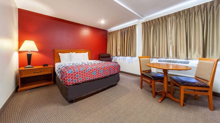 Econo Lodge Room