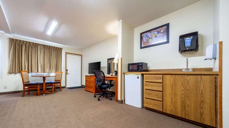 Econo Lodge Room