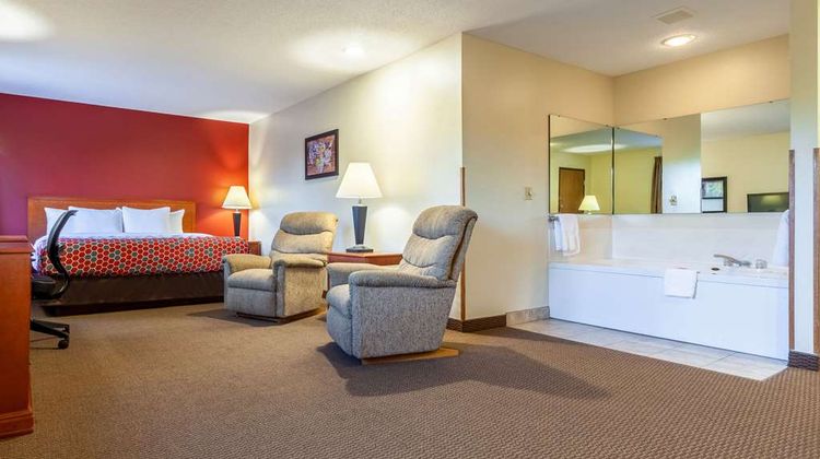 Econo Lodge Suite
