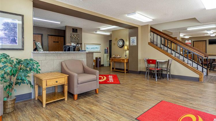 Econo Lodge Lobby