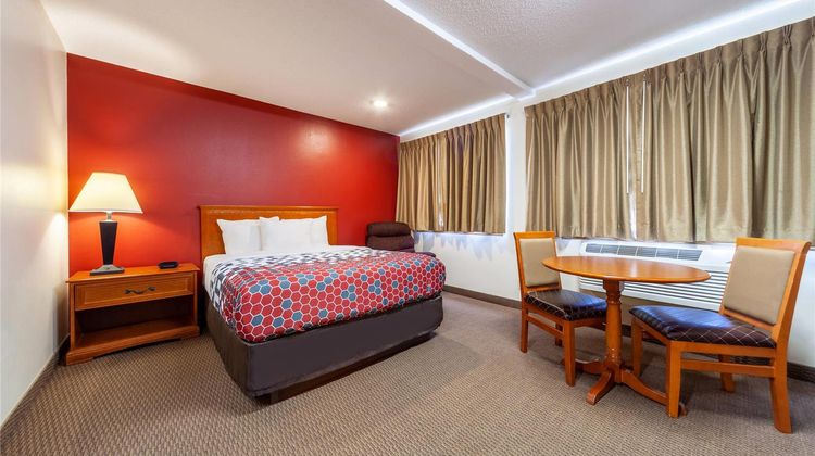 Econo Lodge Room