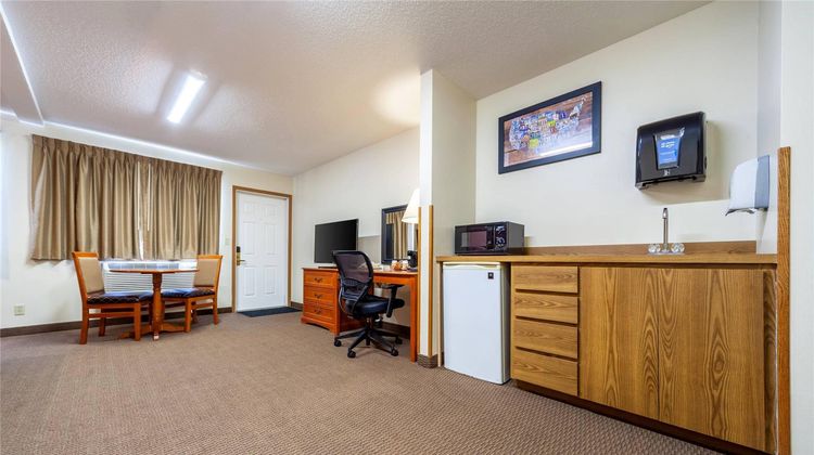 Econo Lodge Room