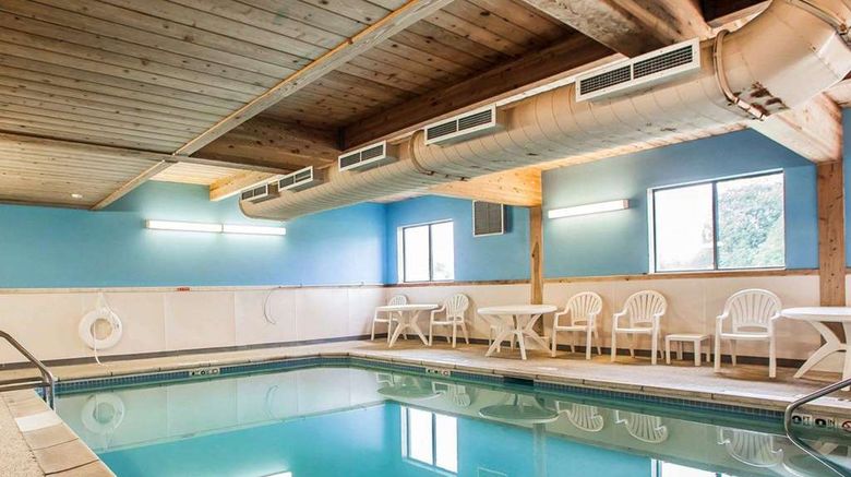 <b>Comfort Inn Pool</b>. Images powered by <a href="https://iceportal.shijigroup.com/" title="IcePortal" target="_blank">IcePortal</a>.