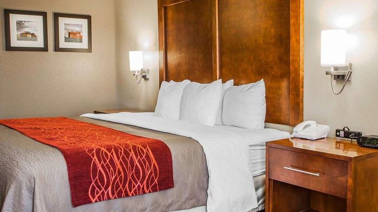 <b>Comfort Inn Room</b>. Images powered by <a href="https://iceportal.shijigroup.com/" title="IcePortal" target="_blank">IcePortal</a>.