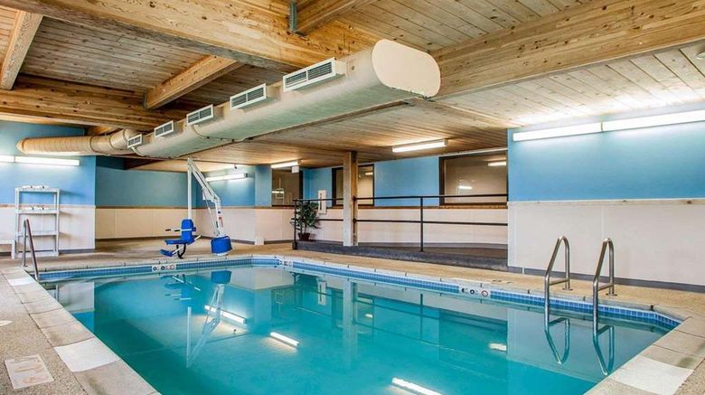 <b>Comfort Inn Pool</b>. Images powered by <a href="https://iceportal.shijigroup.com/" title="IcePortal" target="_blank">IcePortal</a>.