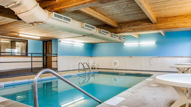 <b>Comfort Inn Pool</b>. Images powered by <a href="https://iceportal.shijigroup.com/" title="IcePortal" target="_blank">IcePortal</a>.