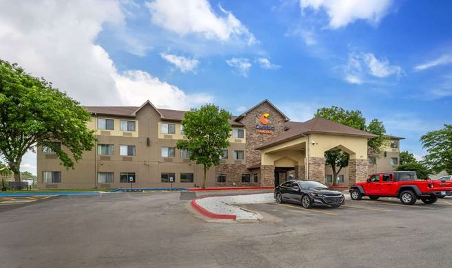 Comfort Suites Council Bluffs Exterior