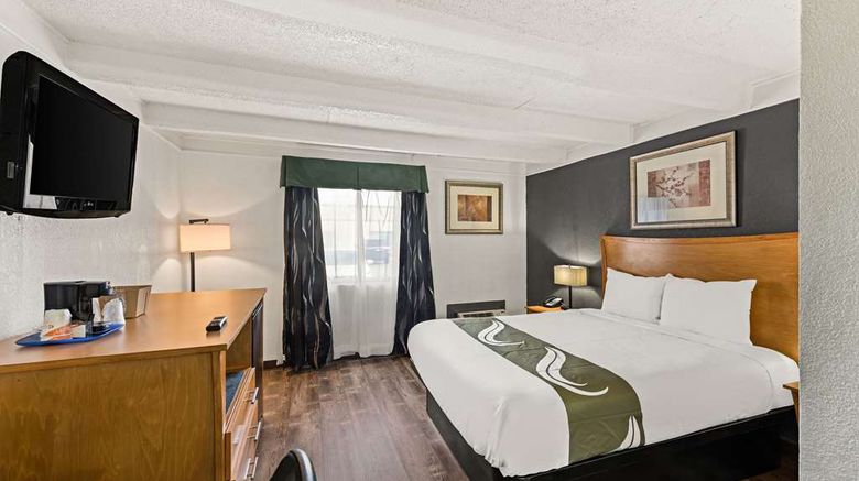<b>Quality Inn Room</b>. Images powered by <a href="https://iceportal.shijigroup.com/" title="IcePortal" target="_blank">IcePortal</a>.