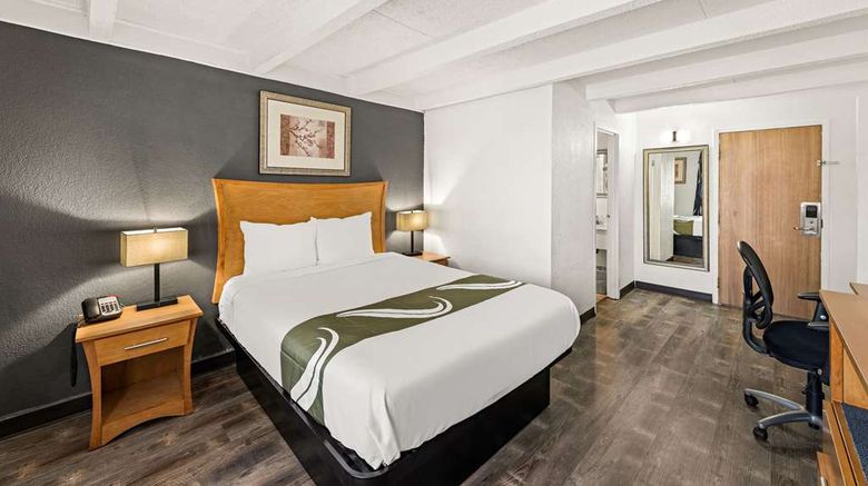<b>Quality Inn Room</b>. Images powered by <a href="https://iceportal.shijigroup.com/" title="IcePortal" target="_blank">IcePortal</a>.
