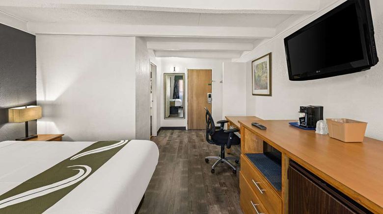 <b>Quality Inn Room</b>. Images powered by <a href="https://iceportal.shijigroup.com/" title="IcePortal" target="_blank">IcePortal</a>.