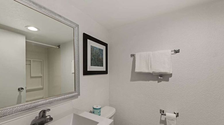 <b>Quality Inn Room</b>. Images powered by <a href="https://iceportal.shijigroup.com/" title="IcePortal" target="_blank">IcePortal</a>.