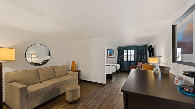 <b>Quality Inn Suite</b>. Images powered by <a href="https://iceportal.shijigroup.com/" title="IcePortal" target="_blank">IcePortal</a>.