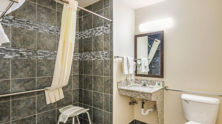 <b>Quality Inn Room</b>. Images powered by <a href="https://iceportal.shijigroup.com/" title="IcePortal" target="_blank">IcePortal</a>.