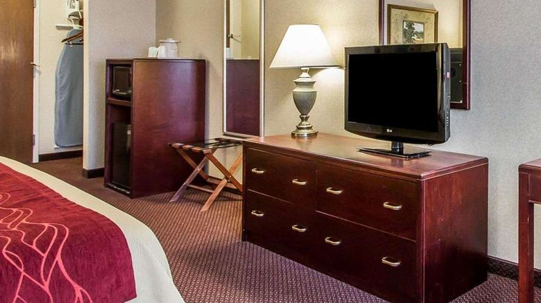<b>Quality Inn & Suites Fort Madison Room</b>. Images powered by <a href="https://iceportal.shijigroup.com/" title="IcePortal" target="_blank">IcePortal</a>.