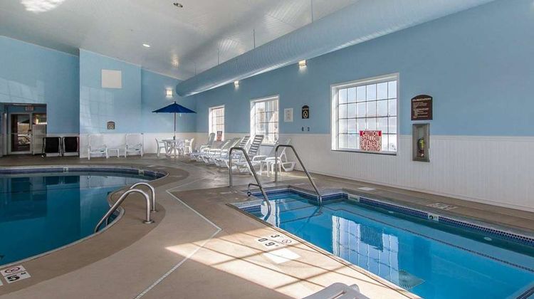 Quality Inn & Suites Fort Madison Pool