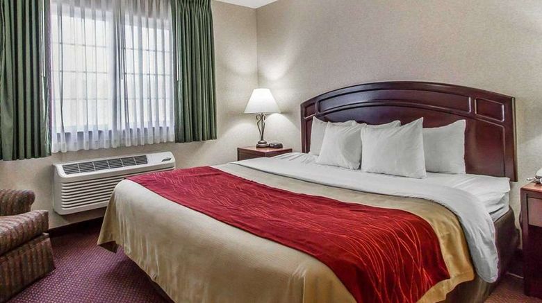 <b>Quality Inn & Suites Fort Madison Suite</b>. Images powered by <a href="https://iceportal.shijigroup.com/" title="IcePortal" target="_blank">IcePortal</a>.