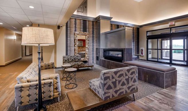 Comfort Suites Lobby