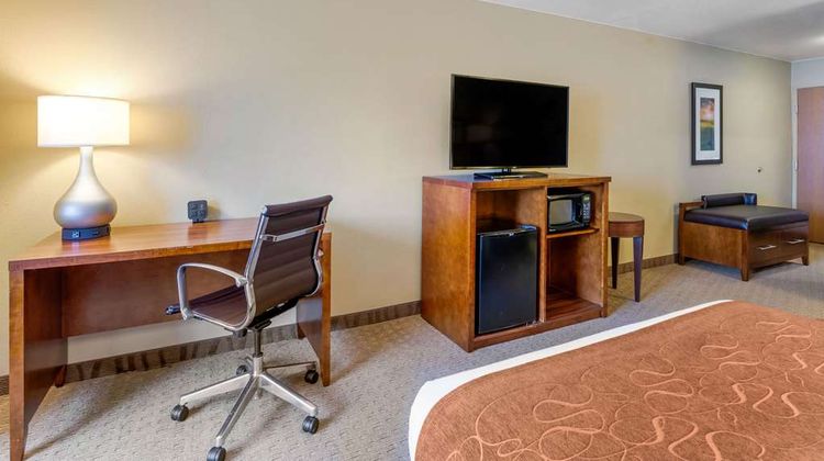 Comfort Suites Suite