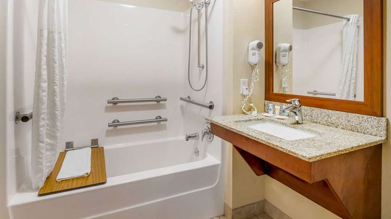 <b>Comfort Suites Suite</b>. Images powered by <a href="https://iceportal.shijigroup.com/" title="IcePortal" target="_blank">IcePortal</a>.