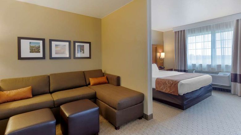 <b>Comfort Suites Suite</b>. Images powered by <a href="https://iceportal.shijigroup.com/" title="IcePortal" target="_blank">IcePortal</a>.