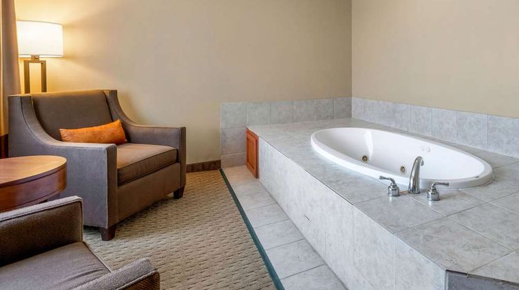 Comfort Suites Suite