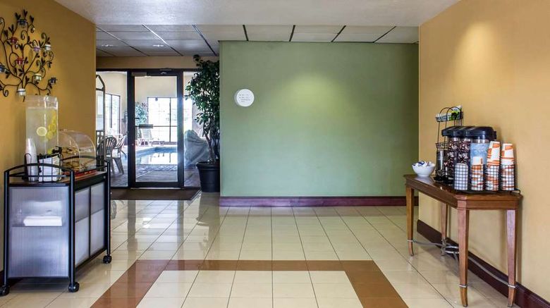 <b>Econo Lodge Ankeny-Des Moines Lobby</b>. Images powered by <a href="https://iceportal.shijigroup.com/" title="IcePortal" target="_blank">IcePortal</a>.