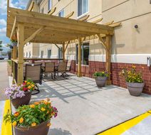 Comfort Suites Exterior