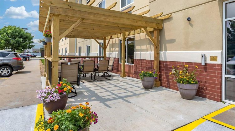 Comfort Suites Exterior
