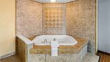 <b>Quality Inn Suite</b>. Images powered by <a href="https://iceportal.shijigroup.com/" title="IcePortal" target="_blank">IcePortal</a>.