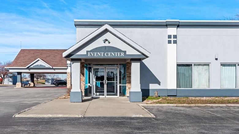 <b>Quality Inn Exterior</b>. Images powered by <a href="https://iceportal.shijigroup.com/" title="IcePortal" target="_blank">IcePortal</a>.