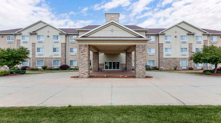 Comfort Suites Cedar Falls Exterior