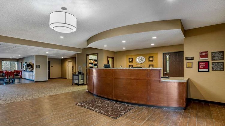 Comfort Suites Cedar Falls Lobby