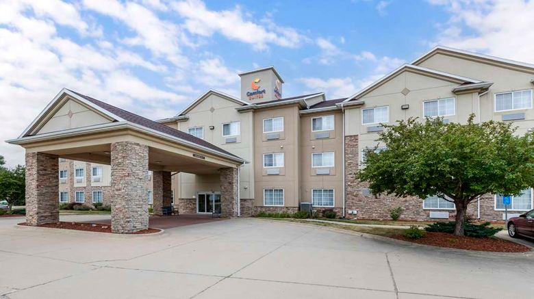 <b>Comfort Suites Cedar Falls Exterior</b>. Images powered by <a href="https://iceportal.shijigroup.com/" title="IcePortal" target="_blank">IcePortal</a>.