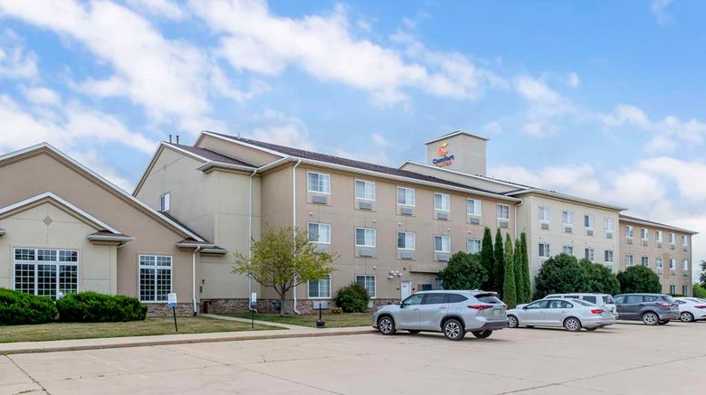 <b>Comfort Suites Cedar Falls Exterior</b>. Images powered by <a href="https://iceportal.shijigroup.com/" title="IcePortal" target="_blank">IcePortal</a>.