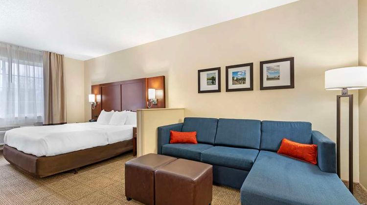 Comfort Suites Cedar Falls Suite