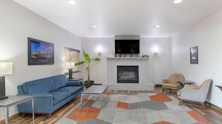 Comfort Inn & Suites Lobby