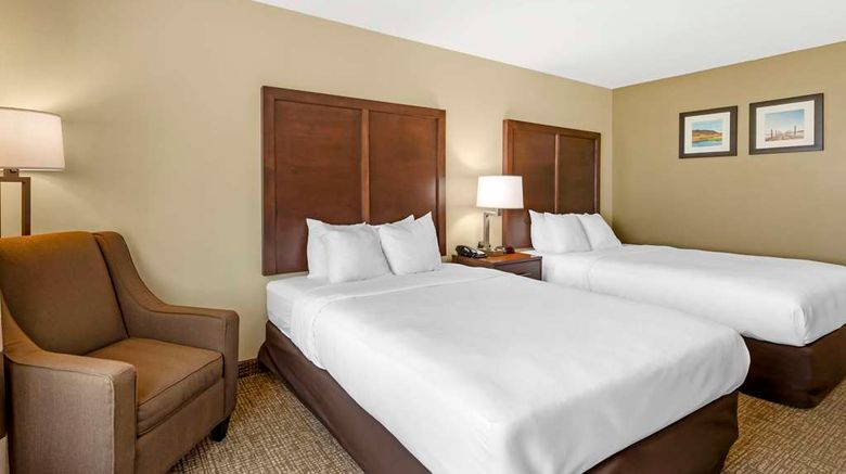 <b>Comfort Inn & Suites Room</b>. Images powered by <a href="https://iceportal.shijigroup.com/" title="IcePortal" target="_blank">IcePortal</a>.