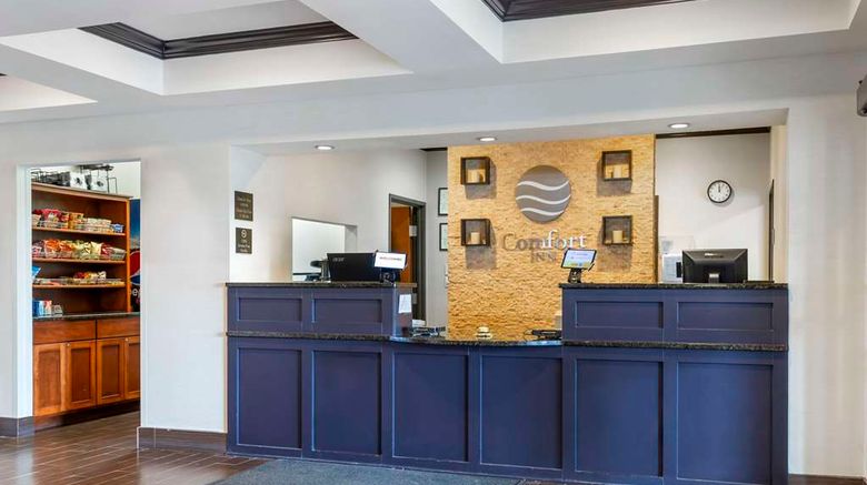 <b>Comfort Inn & Suites Lobby</b>. Images powered by <a href="https://iceportal.shijigroup.com/" title="IcePortal" target="_blank">IcePortal</a>.