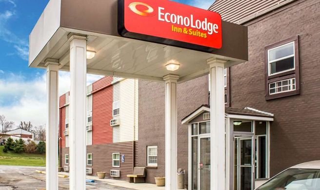 Econo Lodge Inn and Suites Walnut Exterior