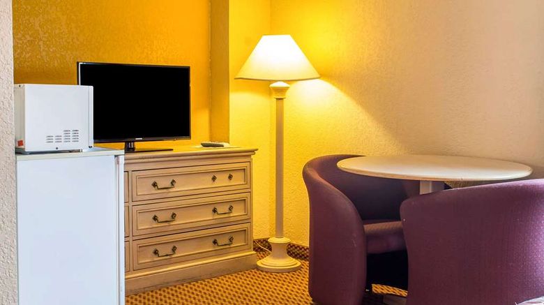 <b>Econo Lodge Inn and Suites Walnut Room</b>. Images powered by <a href="https://iceportal.shijigroup.com/" title="IcePortal" target="_blank">IcePortal</a>.