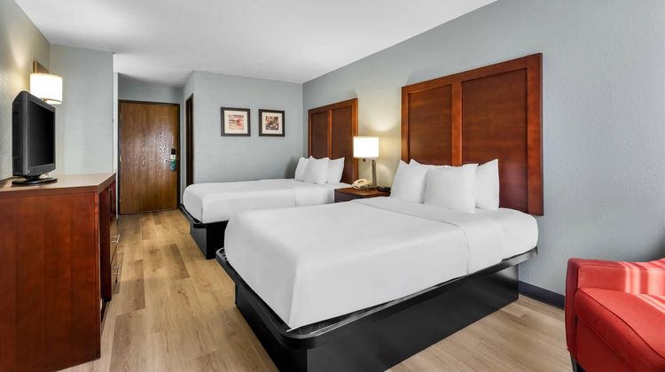Quality Inn Waverly Room