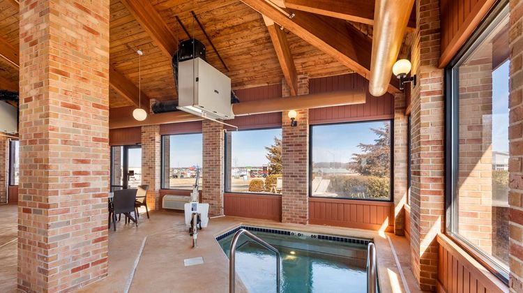 Quality Inn Waverly Pool