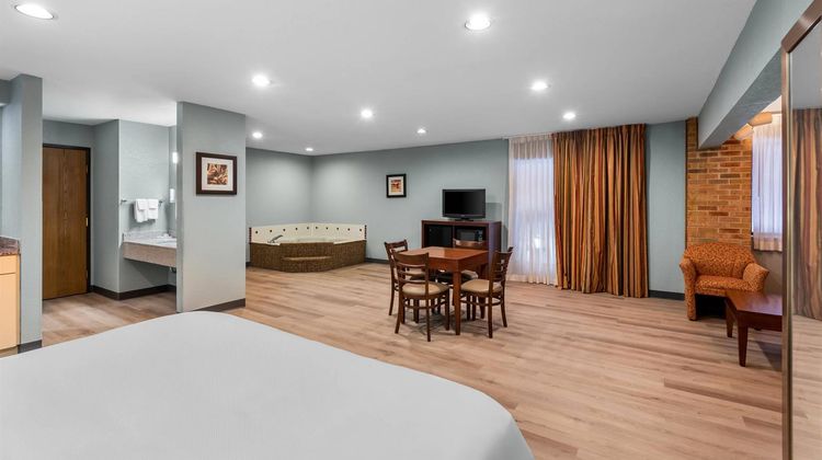 Quality Inn Waverly Suite