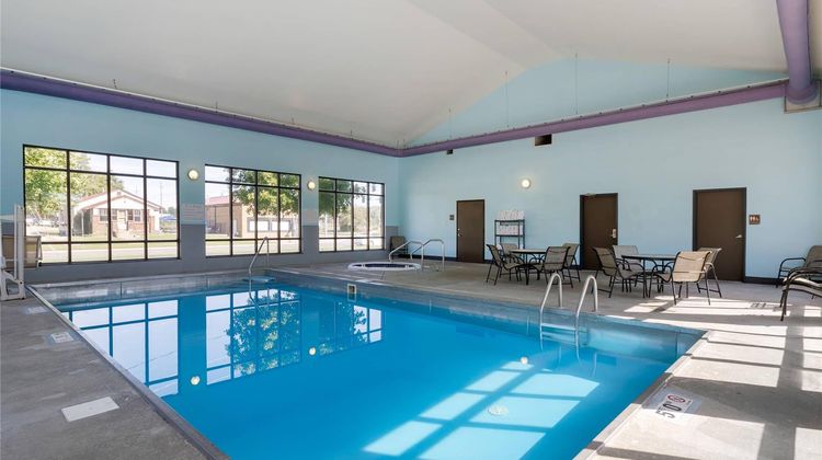 Econo Lodge Inn & Suites Pool