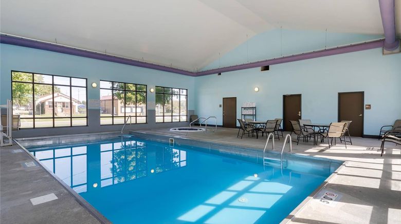 <b>Econo Lodge Inn & Suites Pool</b>. Images powered by <a href="https://iceportal.shijigroup.com/" title="IcePortal" target="_blank">IcePortal</a>.