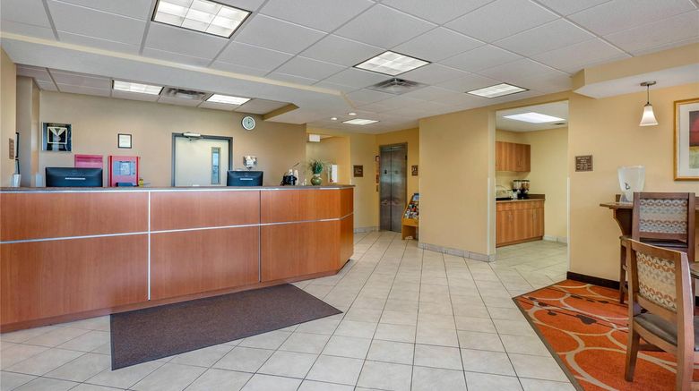<b>Econo Lodge Inn & Suites Lobby</b>. Images powered by <a href="https://iceportal.shijigroup.com/" title="IcePortal" target="_blank">IcePortal</a>.
