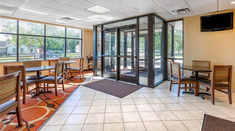 Econo Lodge Inn & Suites Lobby