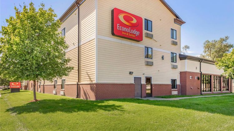 Econo Lodge Inn & Suites Exterior